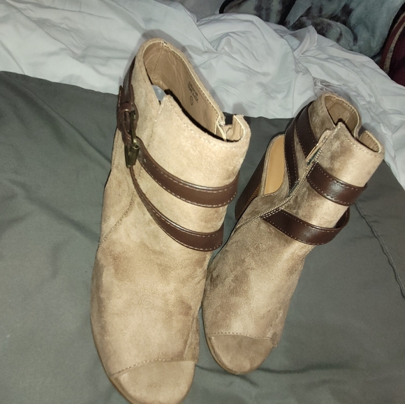 Lov Mark Open Toe Suede Booties size 10 - Picture 13 of 13